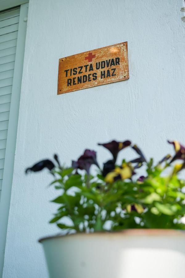 Matyoroza Vendeghaz Apartamento Tard Exterior foto